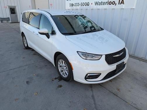 2023 Chrysler Pacifica Touring-L