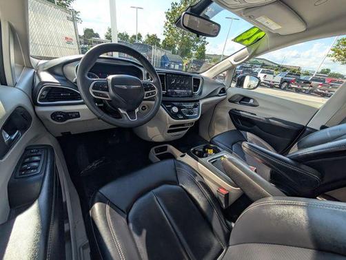 Bright White Clearcoat 2024 Chrysler Pacifica Touring-L