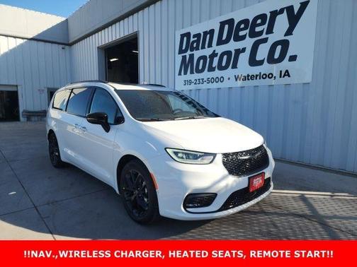 Bright White Clearcoat 2026 Chrysler Pacifica Limited