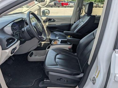 Bright White Clearcoat 2023 Chrysler Pacifica Touring-L