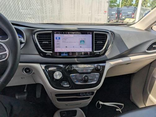 Bright White Clearcoat 2023 Chrysler Pacifica Touring-L