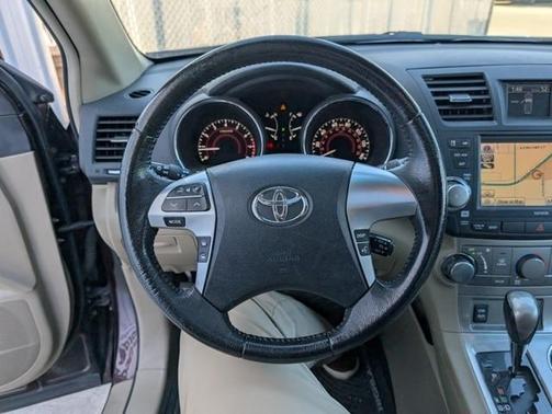 2012 Toyota Highlander SE