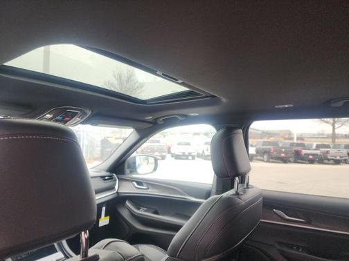 Bright White Clearcoat 2026 Jeep Grand Cherokee L Laredo