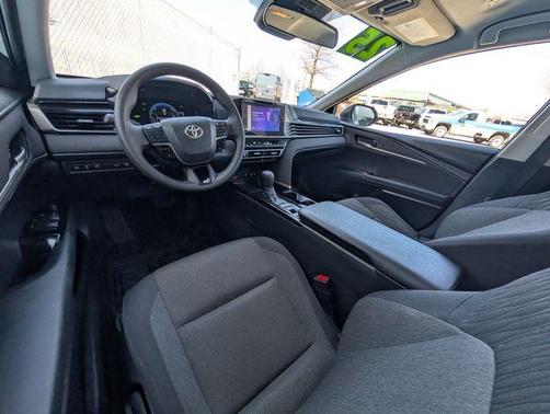 Ice 2025 Toyota Camry LE