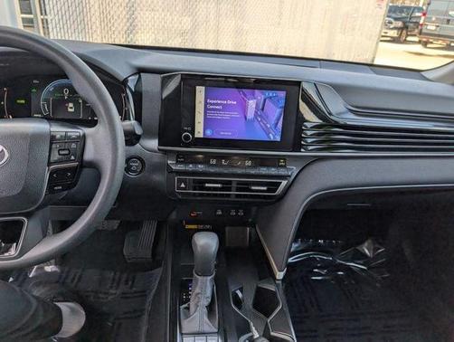 Ice 2025 Toyota Camry LE