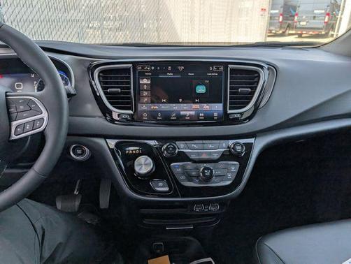 Bright White Clearcoat 2025 Chrysler Pacifica Select