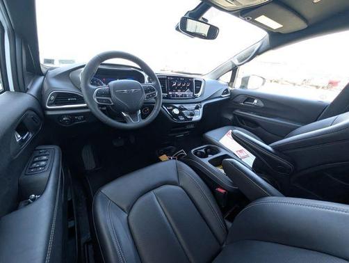 Bright White Clearcoat 2025 Chrysler Pacifica Select