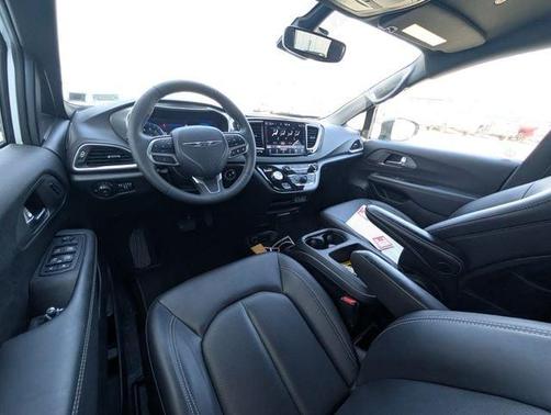 Bright White Clearcoat 2025 Chrysler Pacifica Select