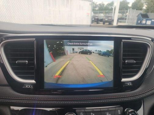 Hydro Blue Pearlcoat 2027 Chrysler Pacifica SELECT