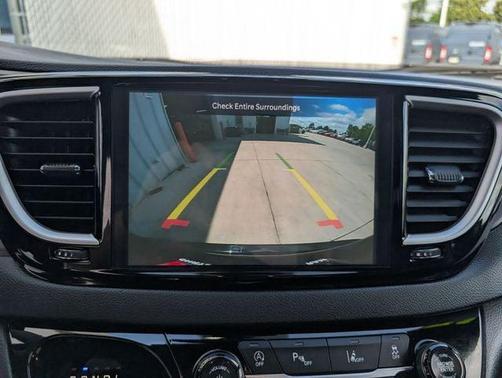 Diamond Black 2025 Chrysler Pacifica Select