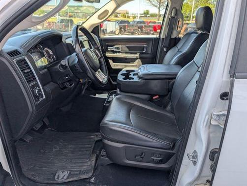 Bright White Clearcoat 2018 RAM 1500 Laramie