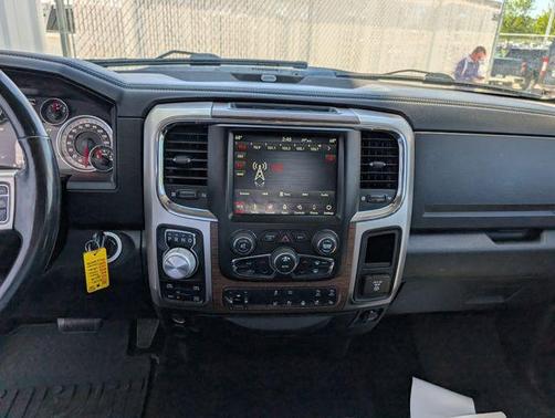 Bright White Clearcoat 2018 RAM 1500 Laramie