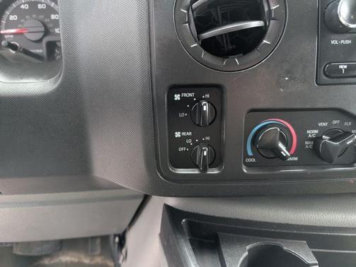 2009 Ford E350 Super Duty XLT