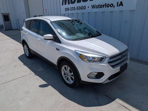 White Platinum Clearcoat Metallic 2017 Ford Escape SE