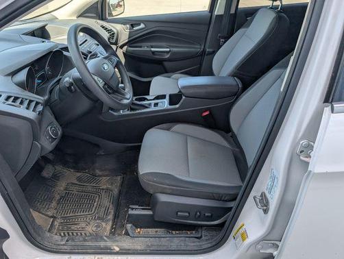 White Platinum Clearcoat Metallic 2017 Ford Escape SE