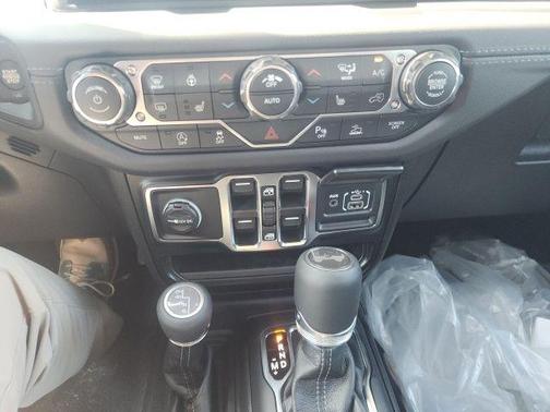 Black Clearcoat 2026 Jeep Wrangler Sahara