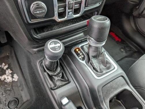 2022 Jeep Gladiator Sport