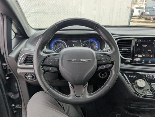 2021 Chrysler Pacifica Touring-L