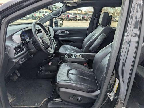 2021 Chrysler Pacifica Touring-L