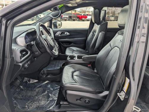 2021 Chrysler Pacifica Touring-L