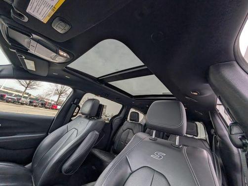 2021 Chrysler Pacifica Touring-L