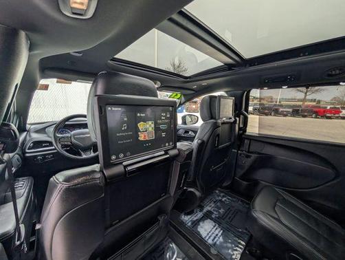 2021 Chrysler Pacifica Touring-L