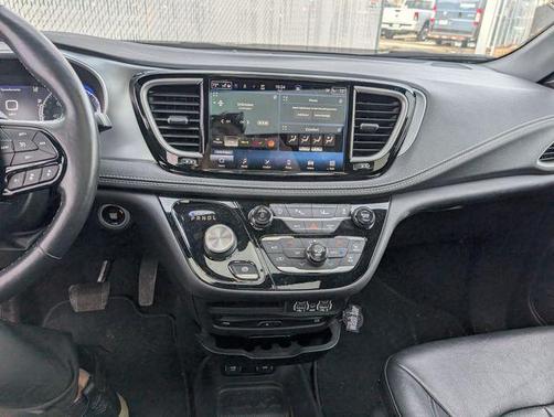 2021 Chrysler Pacifica Touring-L