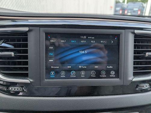 Brilliant Black Crystal Pearlcoat 2021 Chrysler Voyager LXI