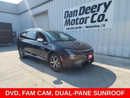 Diamond Black 2027 Chrysler Pacifica Pinnacle