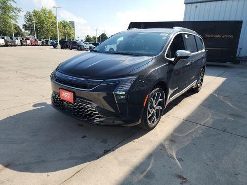Diamond Black 2027 Chrysler Pacifica Pinnacle