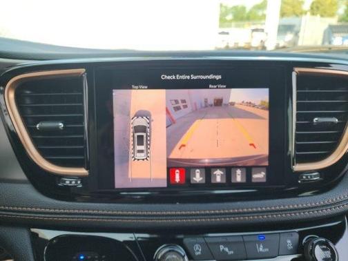 Diamond Black 2027 Chrysler Pacifica Pinnacle