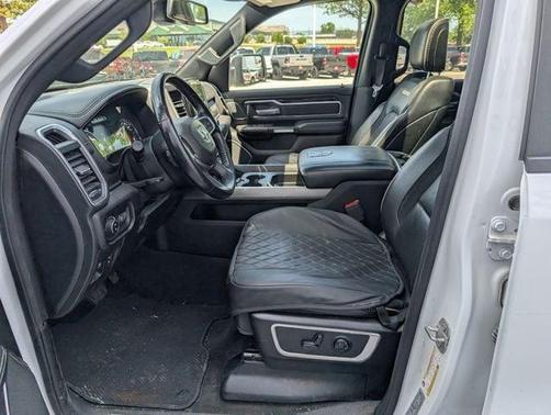 Bright White Clearcoat 2020 RAM 1500 Laramie