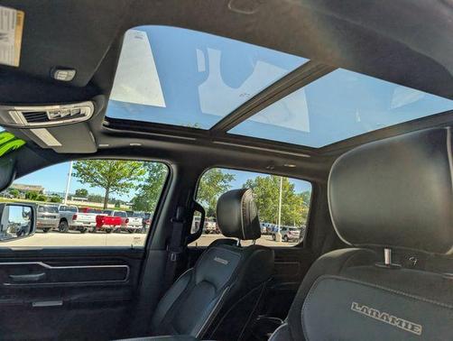 Bright White Clearcoat 2020 RAM 1500 Laramie
