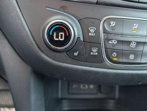 Blue Glow Metallic 2022 Chevrolet Equinox 1LT