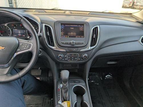 Blue Glow Metallic 2022 Chevrolet Equinox 1LT
