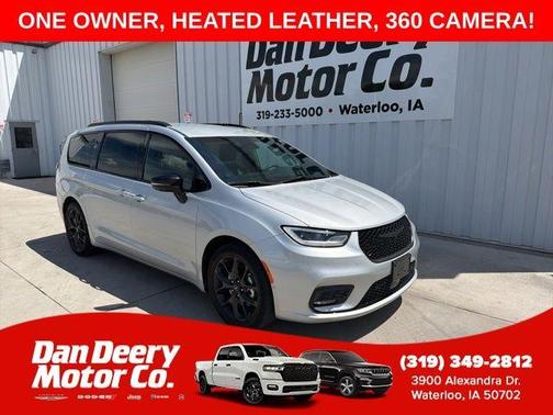 Silver Mist Clearcoat 2024 Chrysler Pacifica Touring-L