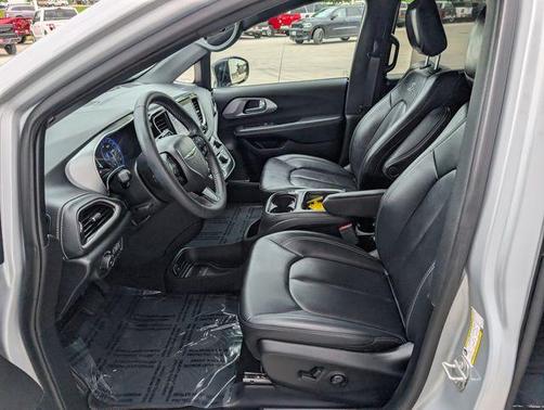 Silver Mist Clearcoat 2024 Chrysler Pacifica Touring-L