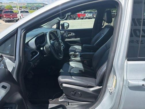 Silver Mist Clearcoat 2024 Chrysler Pacifica Touring-L