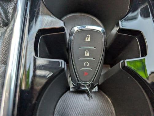Sterling Gray Metallic 2025 Chevrolet Trax LT