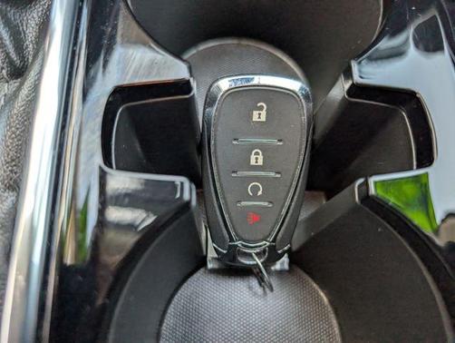 Sterling Gray Metallic 2025 Chevrolet Trax LT