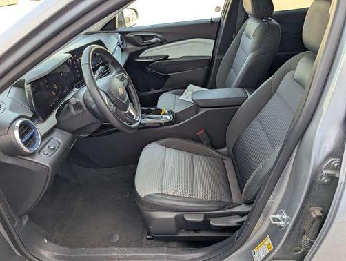 Sterling Gray Metallic 2025 Chevrolet Trax LT