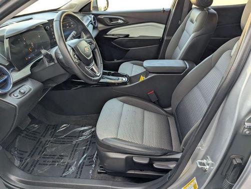 Sterling Gray Metallic 2025 Chevrolet Trax LT