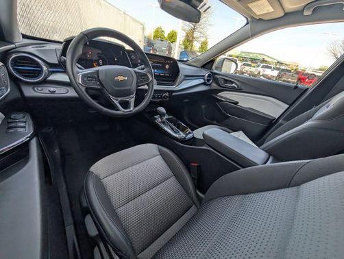 Sterling Gray Metallic 2025 Chevrolet Trax LT