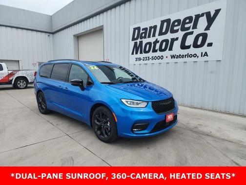Hydro Blue Pearlcoat 2026 Chrysler Pacifica Select