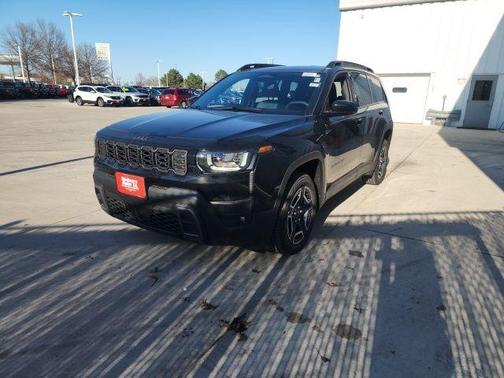 Diamond Black 2026 Jeep Cherokee LAREDO/LIMITED