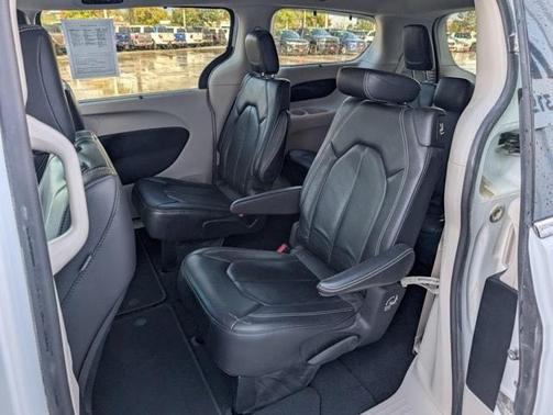 2022 Chrysler Pacifica Touring-L