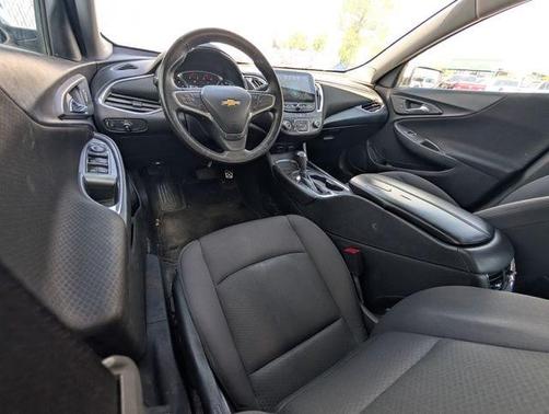 Summit White 2017 Chevrolet Malibu 1LT