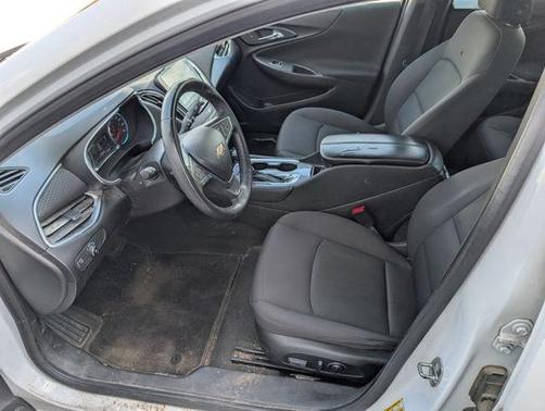 Summit White 2017 Chevrolet Malibu 1LT
