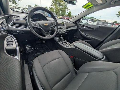 Summit White 2017 Chevrolet Malibu 1LT