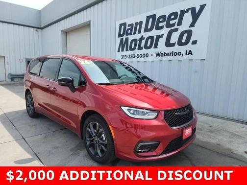 2026 Chrysler Pacifica Select